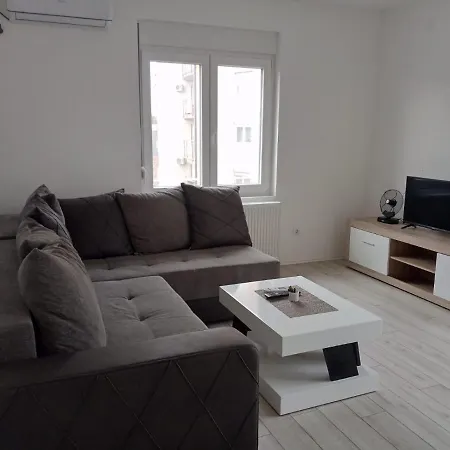 Nikolic * Ягодина